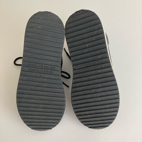 Old Navy Kids Moccasin Boots - Picture 3 of 5